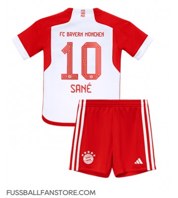 Bayern Munich Leroy Sane #10 Replik Heimtrikot Kinder 2023-24 Kurzarm (+ Kurze Hosen)